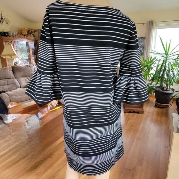 Max Studio Small Dress Black White Stripes Rayon Spandex Poly flutter sleeve EUC - Picture 2 of 9